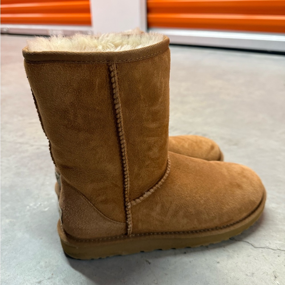 UGG women’s Classic short boots size 7 - Picture 4 of 8